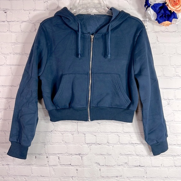 Jackets & Blazers - NWOT cropped zippered hoodie
